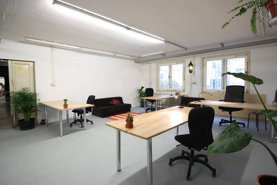 Desk Spaces For Rent In K18 Buroarbeitsplatz In K18 Artconnect