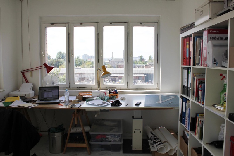 Studio Space With Sewing Machines Atelier Mit Nahmaschinen Zu